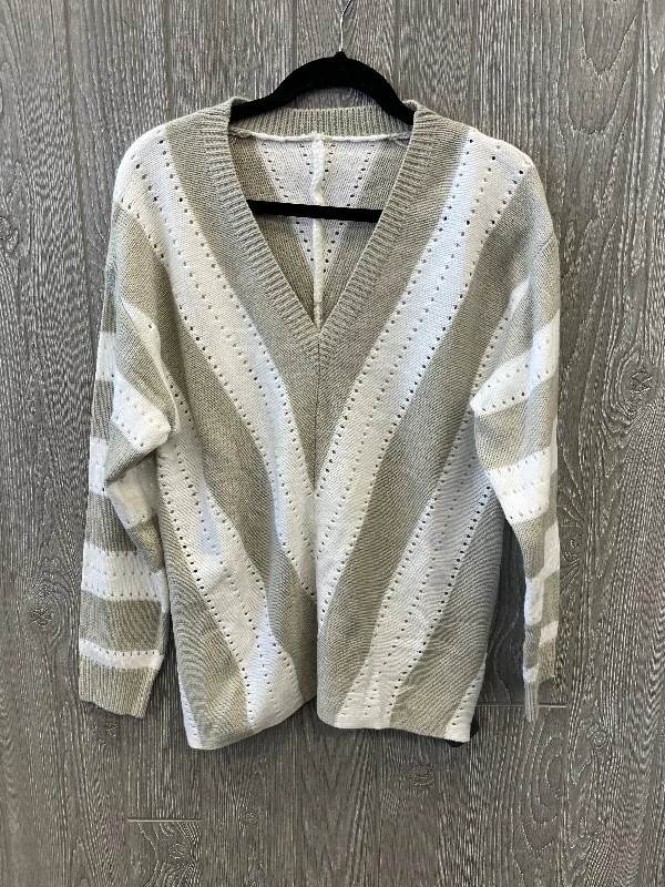 Sweater By Clothes Mentor In Grey & White, Size: M